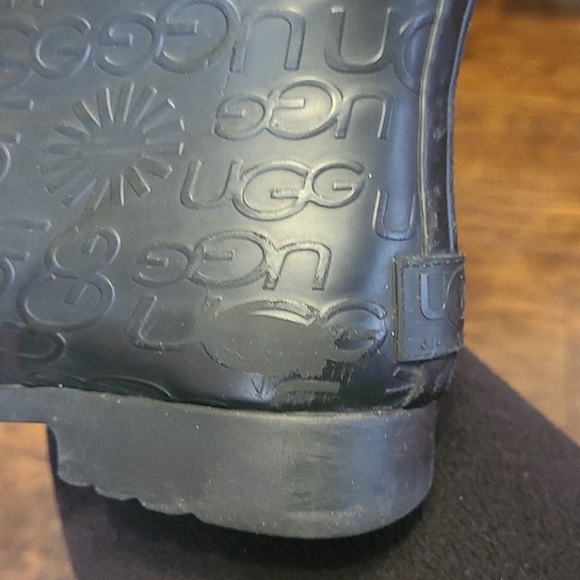 UGG Wilshire Logo rainboots!❤ - Picture 6 of 7